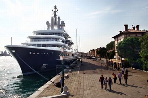 Венеция взбунтовалась против яхты Абрамовича | Мир | СЕГОДНЯ